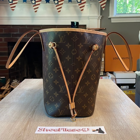 Louis Vuitton 2022 Monogram Neverfull MM 🍒Cerise Lining🍒PRISTINE🍒RFID Chipped - Picture 4 of 11